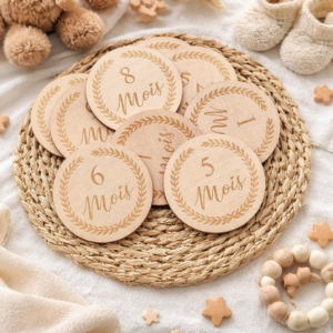 Lot de 12 cartes étapes mois bébé en bois